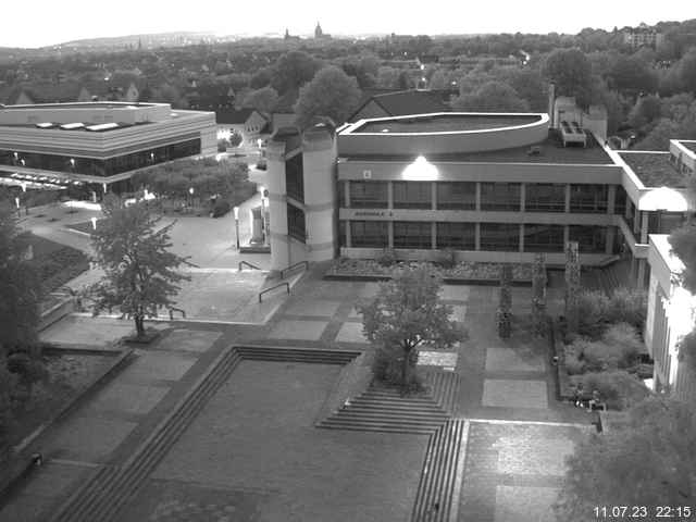 Foto der Webcam: Verwaltungsgebäude, Innenhof mit Audimax, Hörsaal-Gebäude 1