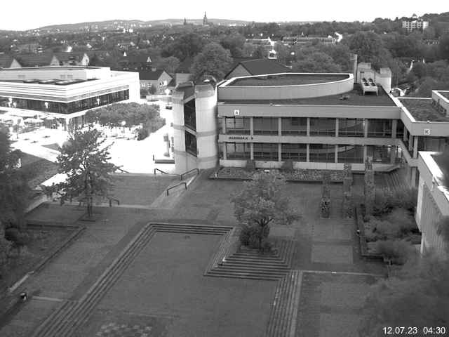 Foto der Webcam: Verwaltungsgebäude, Innenhof mit Audimax, Hörsaal-Gebäude 1