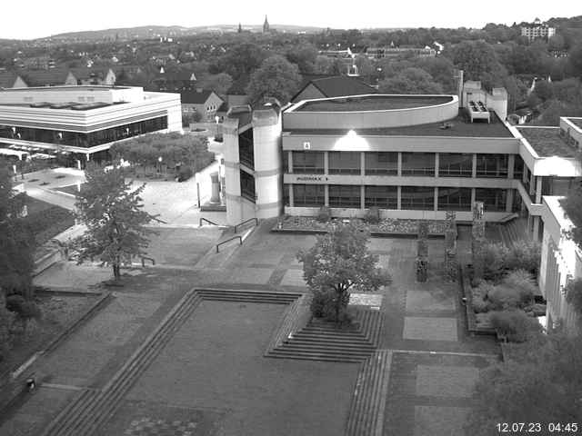 Foto der Webcam: Verwaltungsgebäude, Innenhof mit Audimax, Hörsaal-Gebäude 1