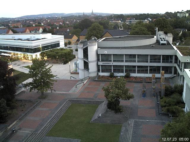 Foto der Webcam: Verwaltungsgebäude, Innenhof mit Audimax, Hörsaal-Gebäude 1