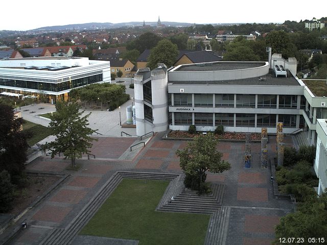 Foto der Webcam: Verwaltungsgebäude, Innenhof mit Audimax, Hörsaal-Gebäude 1