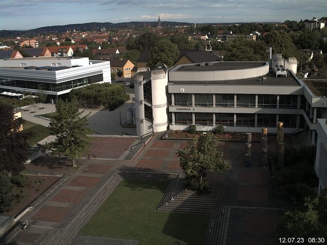 Foto der Webcam: Verwaltungsgebäude, Innenhof mit Audimax, Hörsaal-Gebäude 1