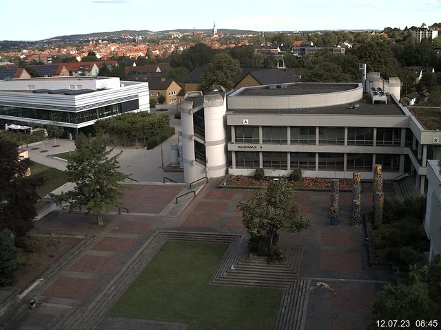 Foto der Webcam: Verwaltungsgebäude, Innenhof mit Audimax, Hörsaal-Gebäude 1