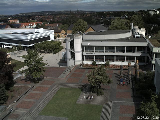 Foto der Webcam: Verwaltungsgebäude, Innenhof mit Audimax, Hörsaal-Gebäude 1