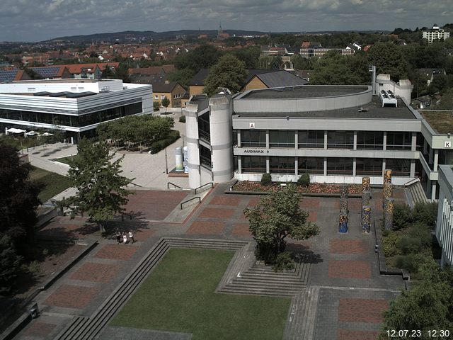 Foto der Webcam: Verwaltungsgebäude, Innenhof mit Audimax, Hörsaal-Gebäude 1