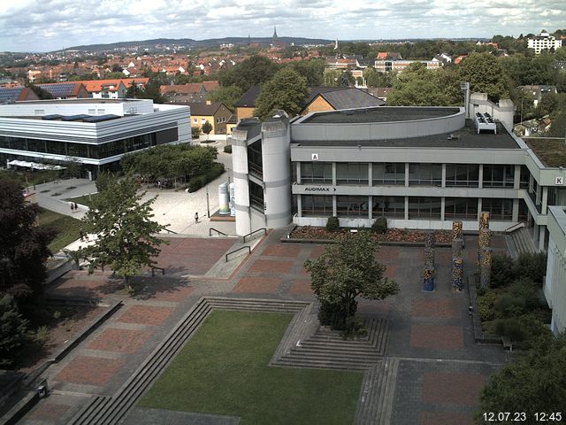 Foto der Webcam: Verwaltungsgebäude, Innenhof mit Audimax, Hörsaal-Gebäude 1