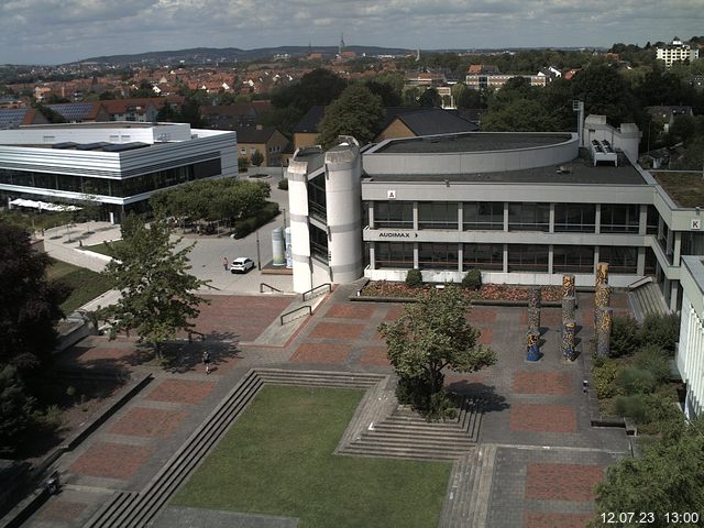 Foto der Webcam: Verwaltungsgebäude, Innenhof mit Audimax, Hörsaal-Gebäude 1