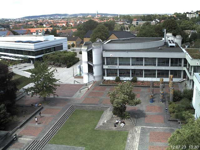 Foto der Webcam: Verwaltungsgebäude, Innenhof mit Audimax, Hörsaal-Gebäude 1