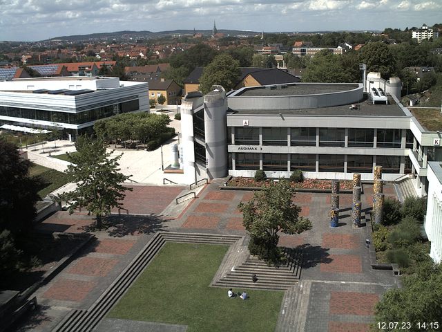 Foto der Webcam: Verwaltungsgebäude, Innenhof mit Audimax, Hörsaal-Gebäude 1