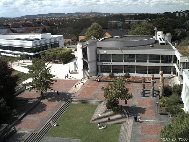 Foto der Webcam: Verwaltungsgebäude, Innenhof mit Audimax, Hörsaal-Gebäude 1