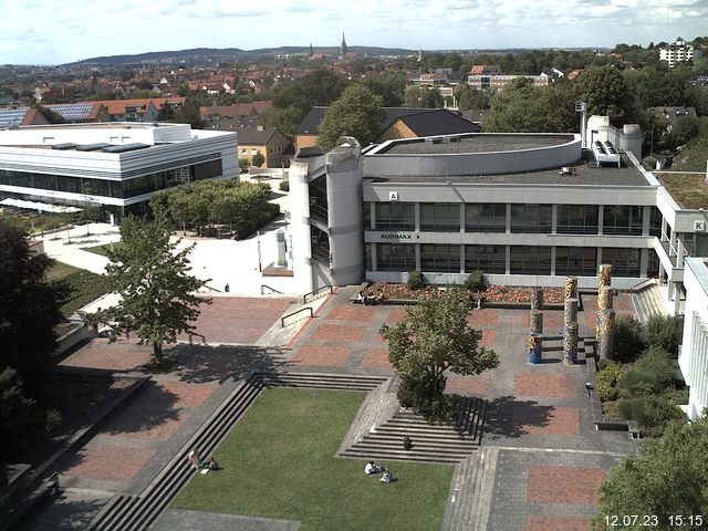 Foto der Webcam: Verwaltungsgebäude, Innenhof mit Audimax, Hörsaal-Gebäude 1