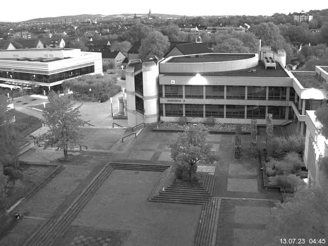 Foto der Webcam: Verwaltungsgebäude, Innenhof mit Audimax, Hörsaal-Gebäude 1