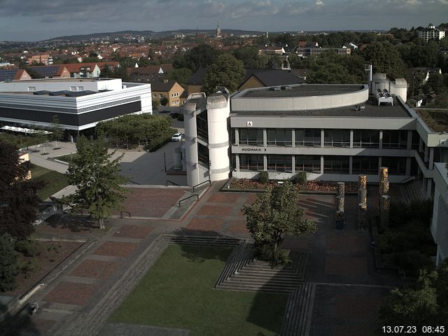 Foto der Webcam: Verwaltungsgebäude, Innenhof mit Audimax, Hörsaal-Gebäude 1