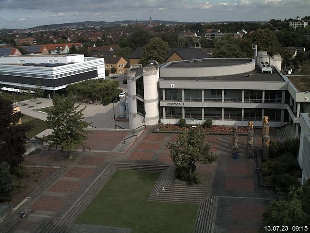 Foto der Webcam: Verwaltungsgebäude, Innenhof mit Audimax, Hörsaal-Gebäude 1