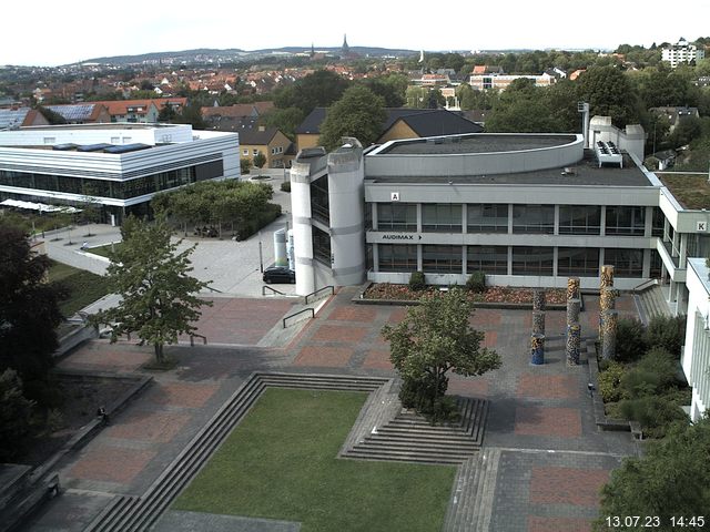 Foto der Webcam: Verwaltungsgebäude, Innenhof mit Audimax, Hörsaal-Gebäude 1