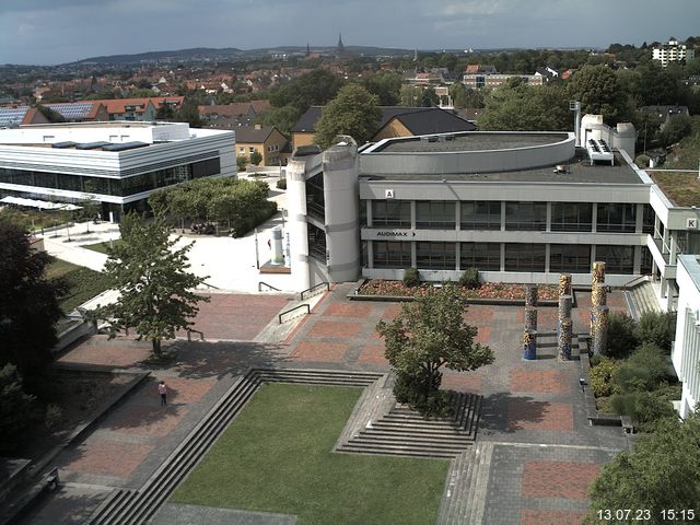 Foto der Webcam: Verwaltungsgebäude, Innenhof mit Audimax, Hörsaal-Gebäude 1