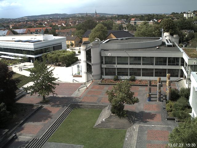 Foto der Webcam: Verwaltungsgebäude, Innenhof mit Audimax, Hörsaal-Gebäude 1