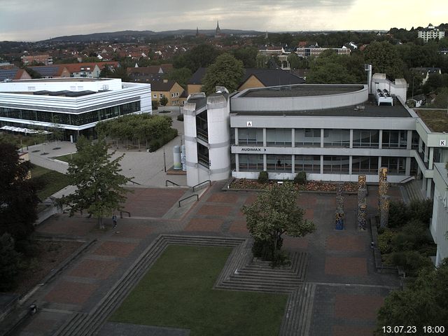 Foto der Webcam: Verwaltungsgebäude, Innenhof mit Audimax, Hörsaal-Gebäude 1