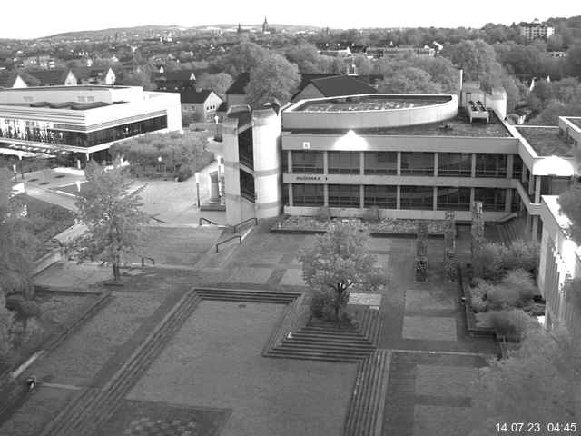 Foto der Webcam: Verwaltungsgebäude, Innenhof mit Audimax, Hörsaal-Gebäude 1