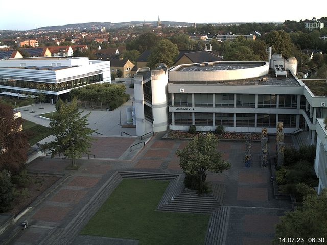 Foto der Webcam: Verwaltungsgebäude, Innenhof mit Audimax, Hörsaal-Gebäude 1