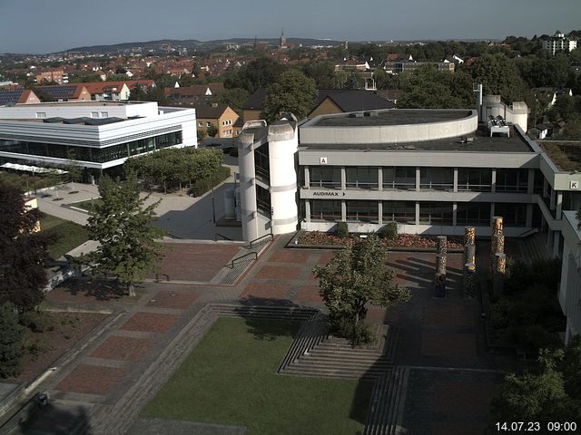 Foto der Webcam: Verwaltungsgebäude, Innenhof mit Audimax, Hörsaal-Gebäude 1