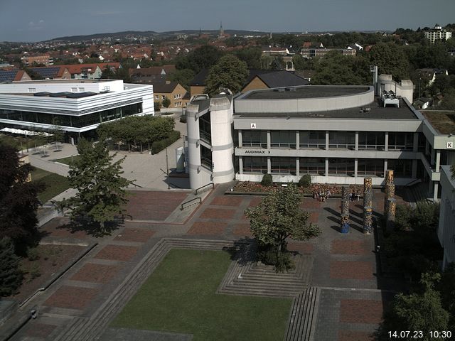 Foto der Webcam: Verwaltungsgebäude, Innenhof mit Audimax, Hörsaal-Gebäude 1