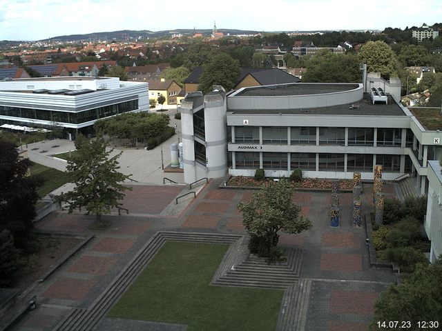 Foto der Webcam: Verwaltungsgebäude, Innenhof mit Audimax, Hörsaal-Gebäude 1