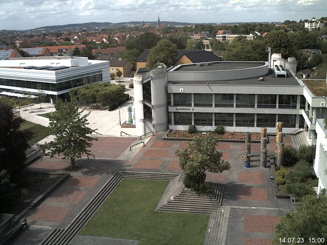 Foto der Webcam: Verwaltungsgebäude, Innenhof mit Audimax, Hörsaal-Gebäude 1