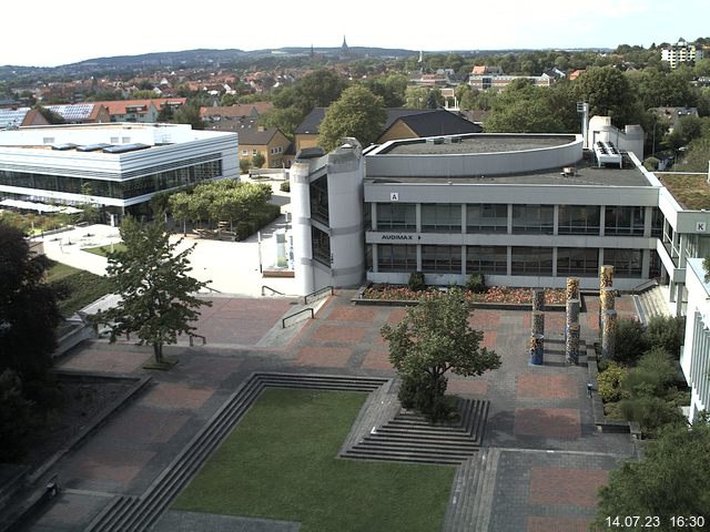 Foto der Webcam: Verwaltungsgebäude, Innenhof mit Audimax, Hörsaal-Gebäude 1