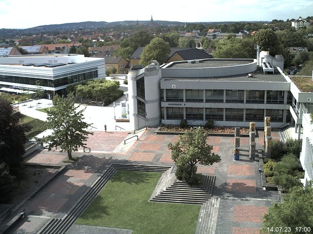 Foto der Webcam: Verwaltungsgebäude, Innenhof mit Audimax, Hörsaal-Gebäude 1