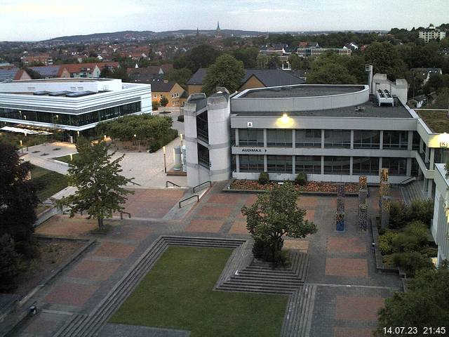 Foto der Webcam: Verwaltungsgebäude, Innenhof mit Audimax, Hörsaal-Gebäude 1