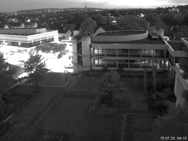 Foto der Webcam: Verwaltungsgebäude, Innenhof mit Audimax, Hörsaal-Gebäude 1