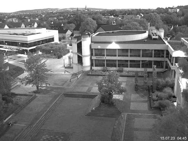 Foto der Webcam: Verwaltungsgebäude, Innenhof mit Audimax, Hörsaal-Gebäude 1