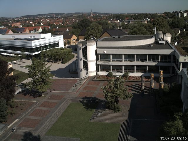 Foto der Webcam: Verwaltungsgebäude, Innenhof mit Audimax, Hörsaal-Gebäude 1