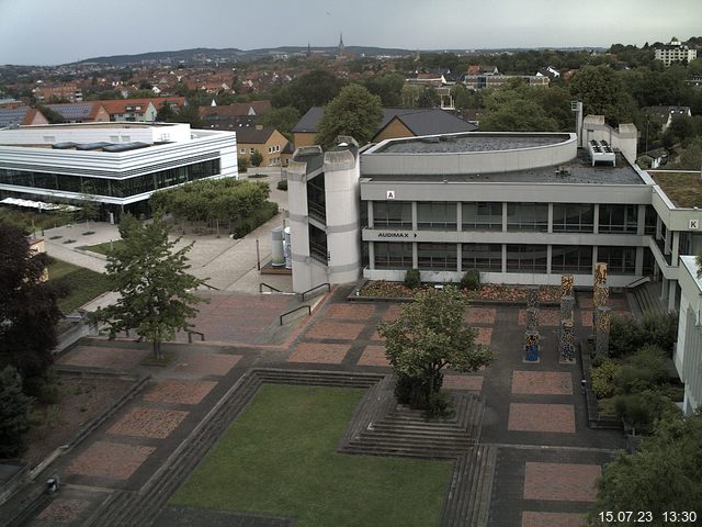 Foto der Webcam: Verwaltungsgebäude, Innenhof mit Audimax, Hörsaal-Gebäude 1