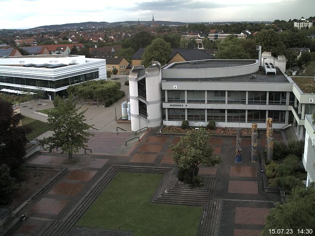 Foto der Webcam: Verwaltungsgebäude, Innenhof mit Audimax, Hörsaal-Gebäude 1