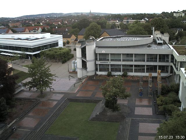 Foto der Webcam: Verwaltungsgebäude, Innenhof mit Audimax, Hörsaal-Gebäude 1