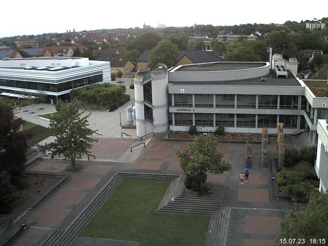 Foto der Webcam: Verwaltungsgebäude, Innenhof mit Audimax, Hörsaal-Gebäude 1