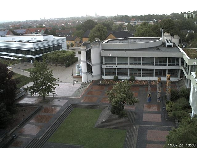 Foto der Webcam: Verwaltungsgebäude, Innenhof mit Audimax, Hörsaal-Gebäude 1