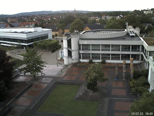 Foto der Webcam: Verwaltungsgebäude, Innenhof mit Audimax, Hörsaal-Gebäude 1