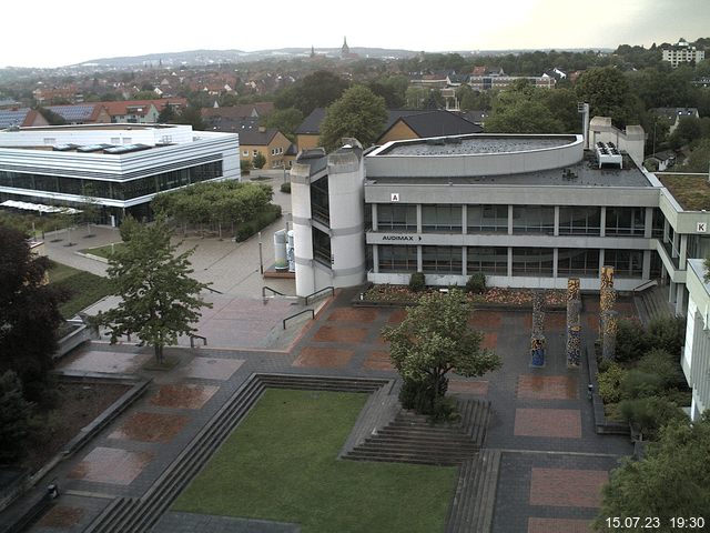 Foto der Webcam: Verwaltungsgebäude, Innenhof mit Audimax, Hörsaal-Gebäude 1