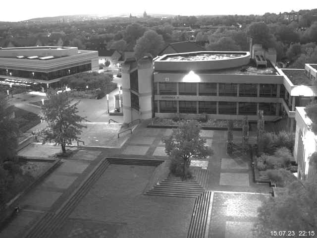 Foto der Webcam: Verwaltungsgebäude, Innenhof mit Audimax, Hörsaal-Gebäude 1