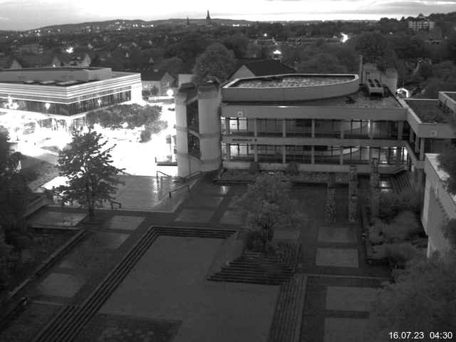 Foto der Webcam: Verwaltungsgebäude, Innenhof mit Audimax, Hörsaal-Gebäude 1