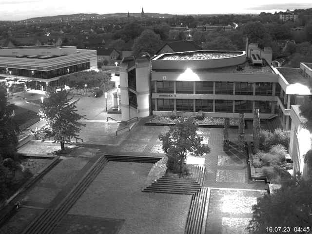 Foto der Webcam: Verwaltungsgebäude, Innenhof mit Audimax, Hörsaal-Gebäude 1