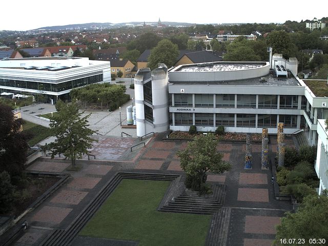 Foto der Webcam: Verwaltungsgebäude, Innenhof mit Audimax, Hörsaal-Gebäude 1