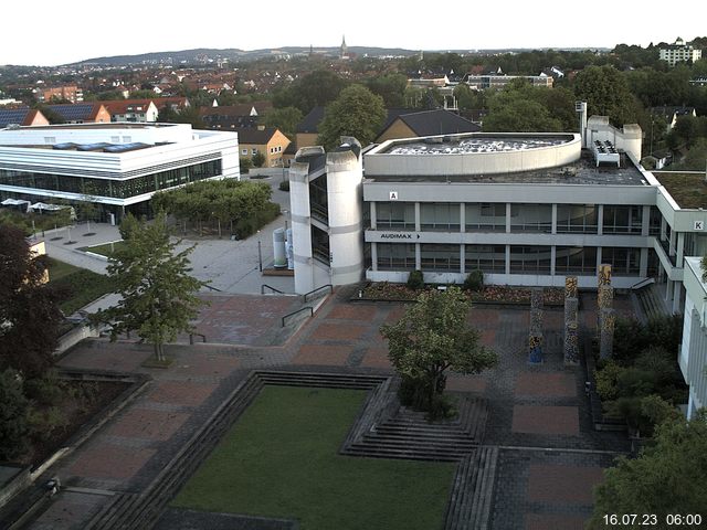 Foto der Webcam: Verwaltungsgebäude, Innenhof mit Audimax, Hörsaal-Gebäude 1