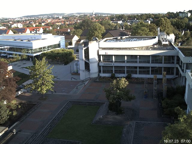 Foto der Webcam: Verwaltungsgebäude, Innenhof mit Audimax, Hörsaal-Gebäude 1