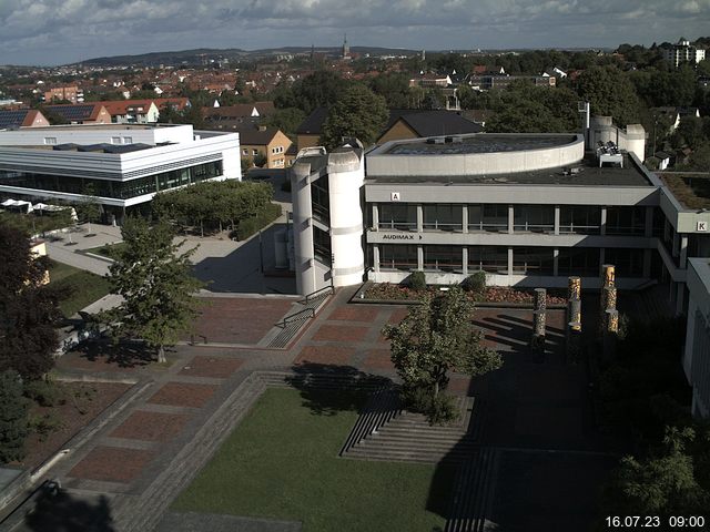 Foto der Webcam: Verwaltungsgebäude, Innenhof mit Audimax, Hörsaal-Gebäude 1