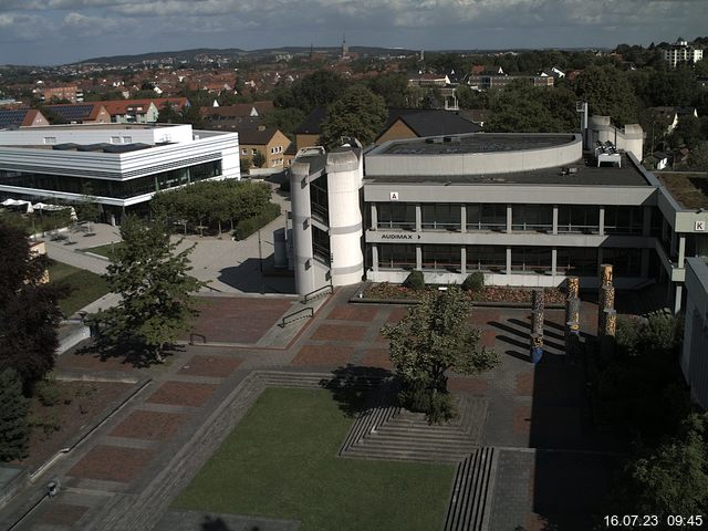 Foto der Webcam: Verwaltungsgebäude, Innenhof mit Audimax, Hörsaal-Gebäude 1