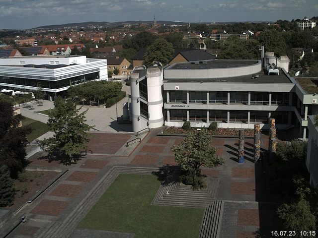 Foto der Webcam: Verwaltungsgebäude, Innenhof mit Audimax, Hörsaal-Gebäude 1